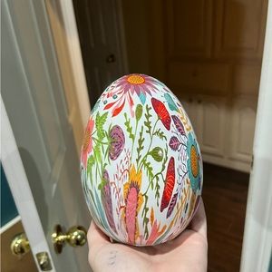 Decorative floral egg